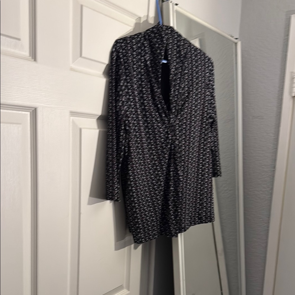 George Monochrome Geometric Top